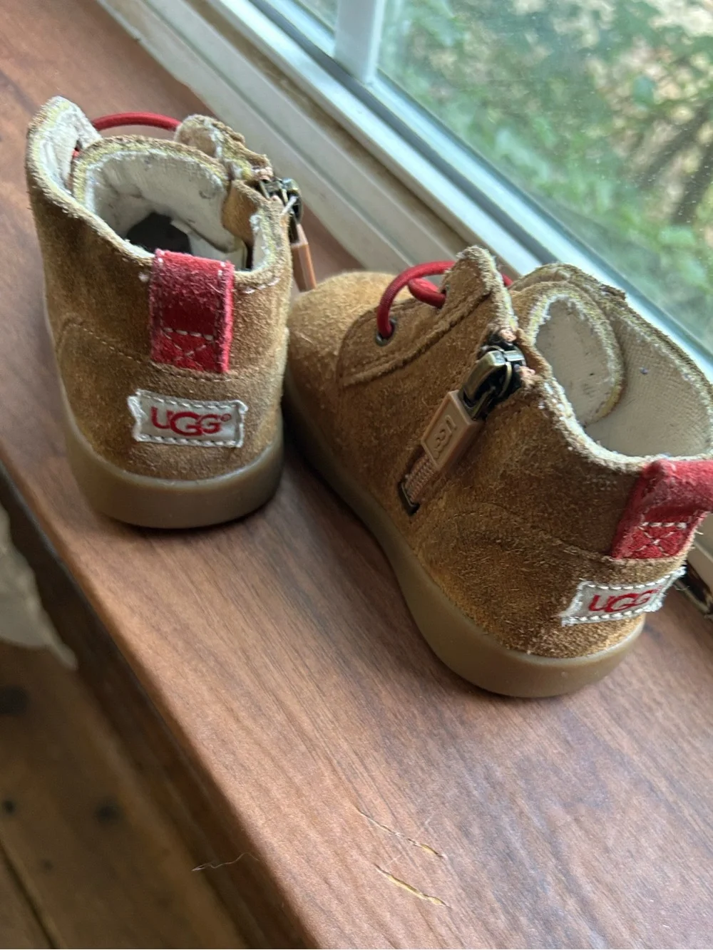 UGG  Kids Ankle Boots in Tan with Red Laces